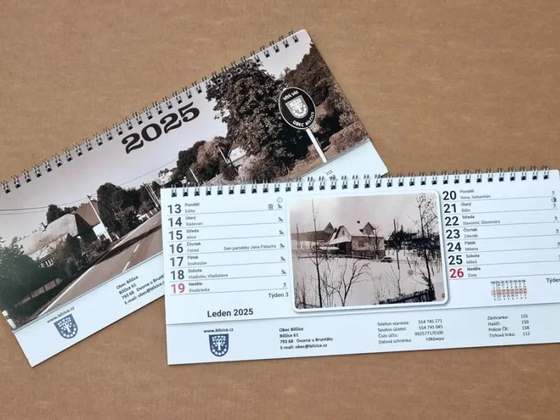 Dvoutýdenní stolní kalendář 300 × 100 mm s erbem obce a potiskem zad